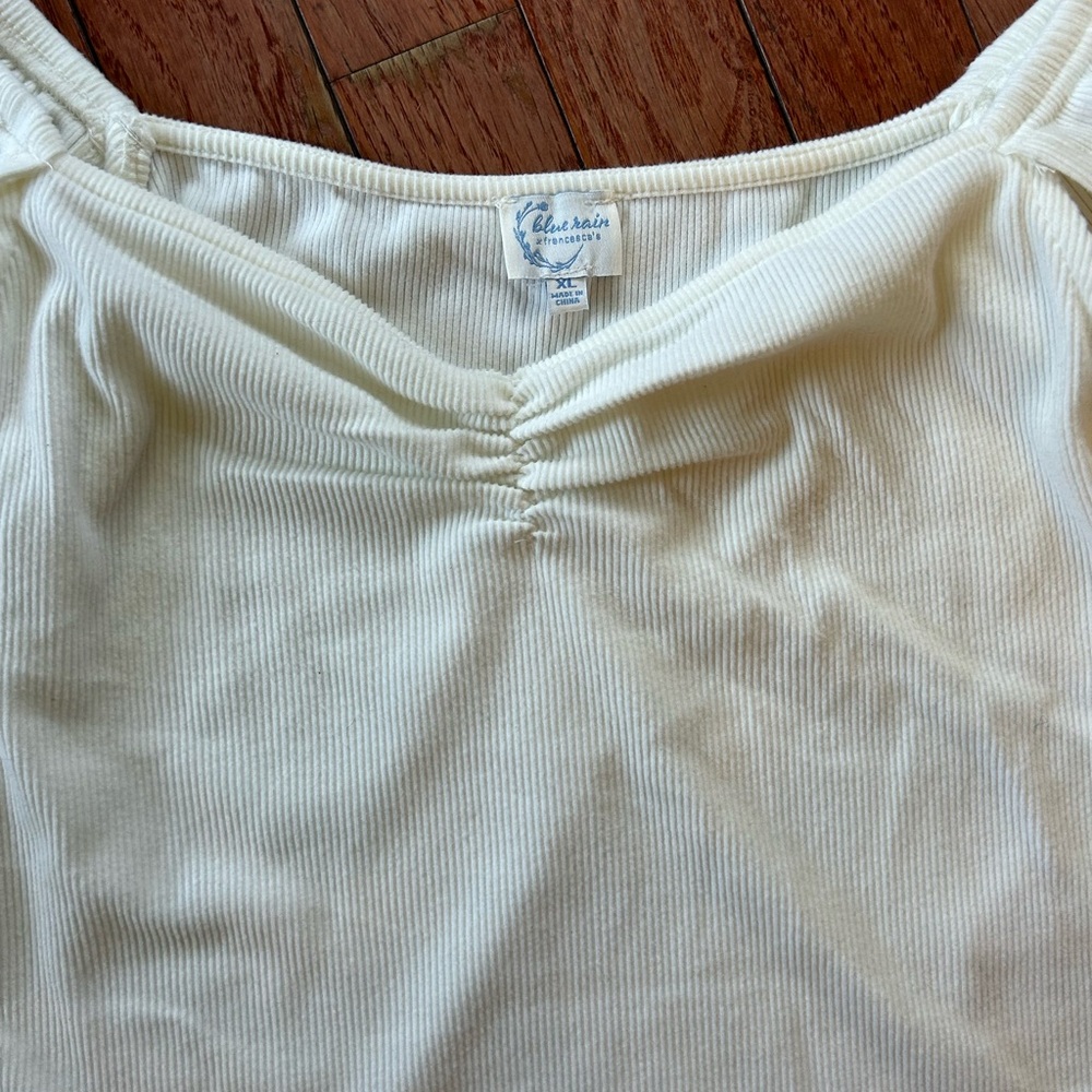 White top 🤍 - Picture 3 of 4
